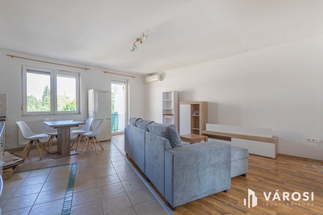 Kiadó téglalakás, albérlet, Szegeden 250 E Ft / hó, 4 szobás