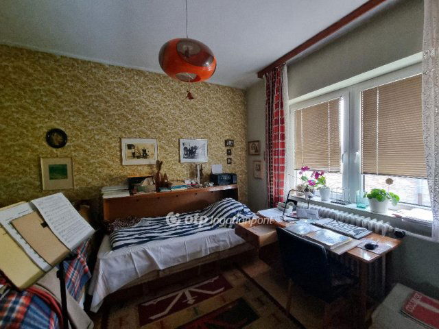 Eladó családi ház, Pápán 57 M Ft, 3+1 szobás