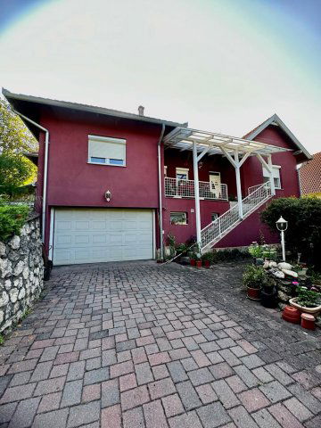 Eladó családi ház, Keszthelyen 139.9 M Ft, 6+1 szobás