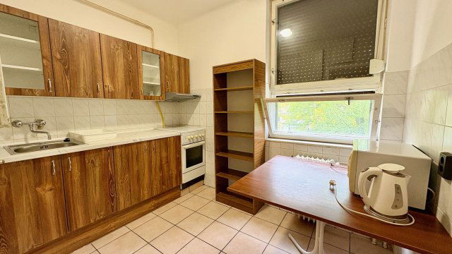 Kiadó panellakás, albérlet, Debrecenben 220 E Ft / hó, 3 szobás