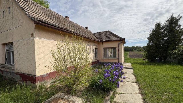 Eladó családi ház, Esztergályhorvátiban 11.5 M Ft, 2 szobás