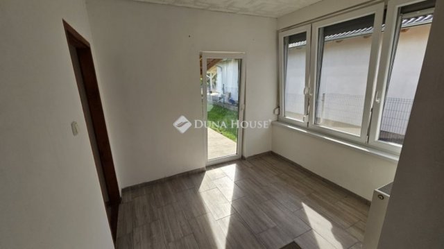 Eladó családi ház, Adonyban 66 M Ft, 3 szobás
