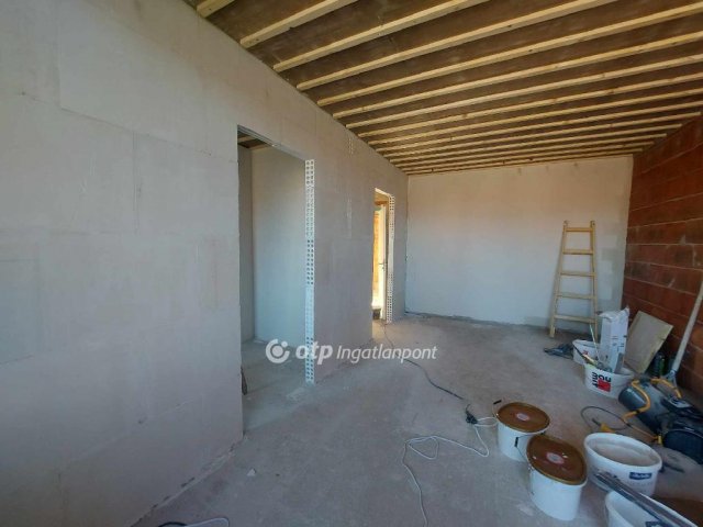 Eladó téglalakás, Pécsett 95.521 M Ft, 3 szobás