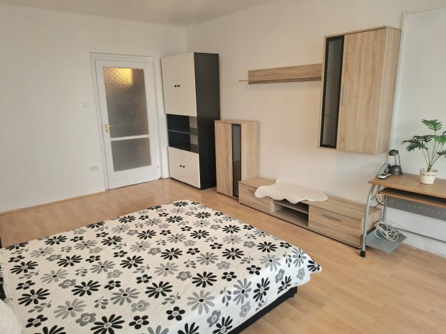 Eladó panellakás, Debrecenben, Borbíró téren 61.5 M Ft