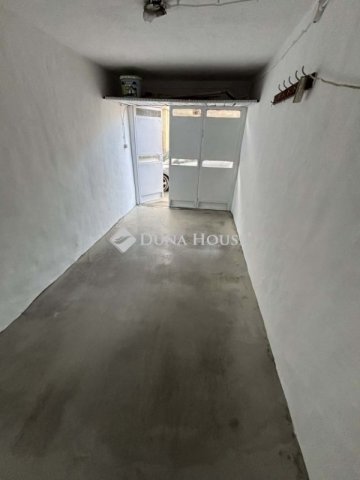 Eladó garázs, Hódmezővásárhelyen 11.5 M Ft