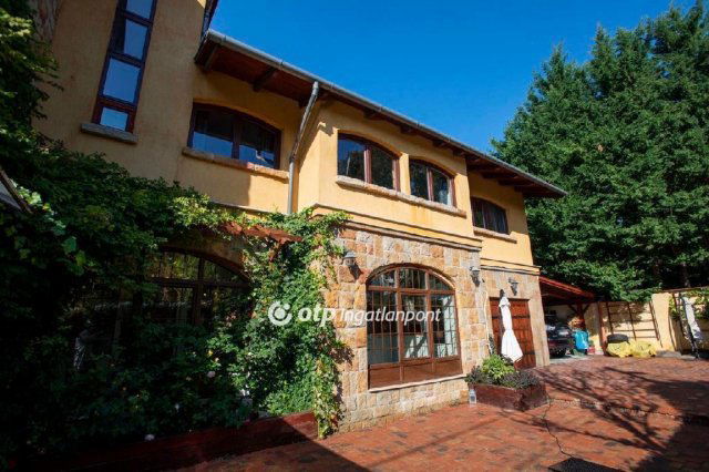 Eladó családi ház, Budapesten, II. kerületben 295 M Ft