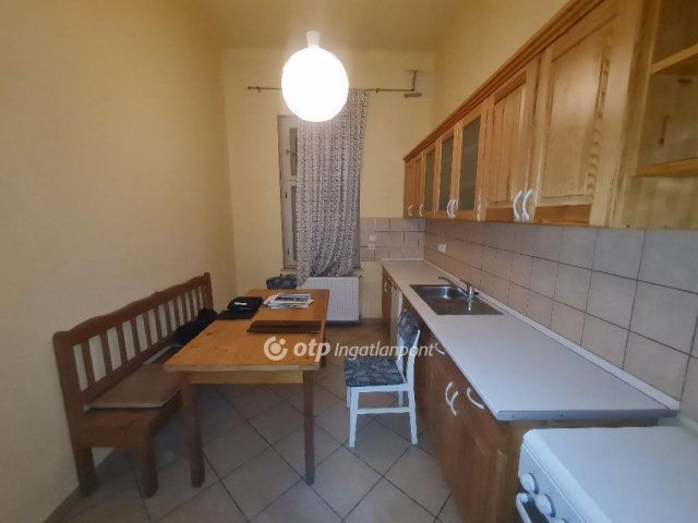 Eladó téglalakás, Egerben 39.9 M Ft, 1 szobás