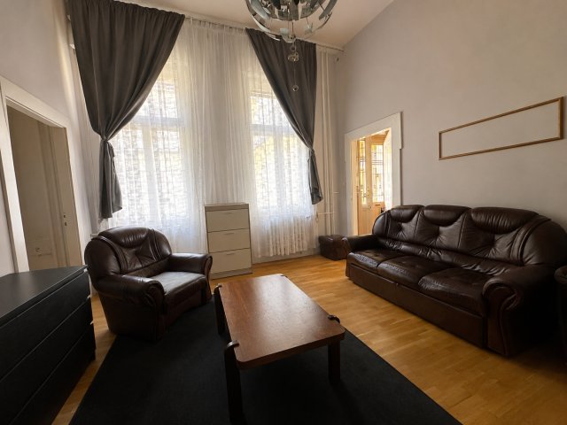 Eladó téglalakás, Budapesten, VI. kerületben, Liszt Ferenc téren