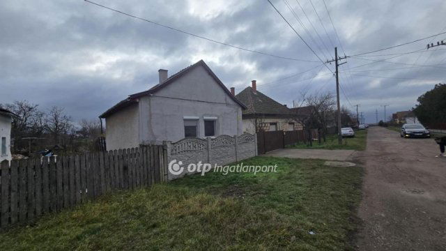 Eladó családi ház, Tetétlenen 17.5 M Ft, 2 szobás