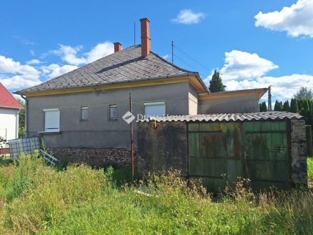 Eladó családi ház, Csempeszkopácson 34.7 M Ft, 2 szobás