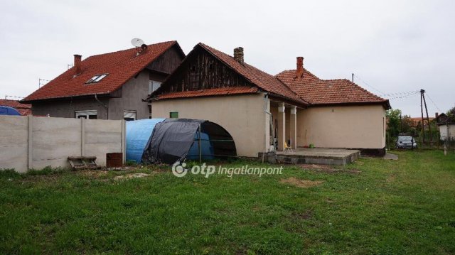 Eladó családi ház, Csányon 25 M Ft, 3 szobás