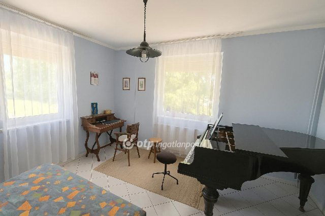 Eladó családi ház, Kiskunlacházán 83.99 M Ft, 5 szobás