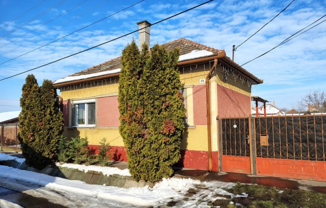Eladó családi ház, Törtelen 31 M Ft, 3 szobás