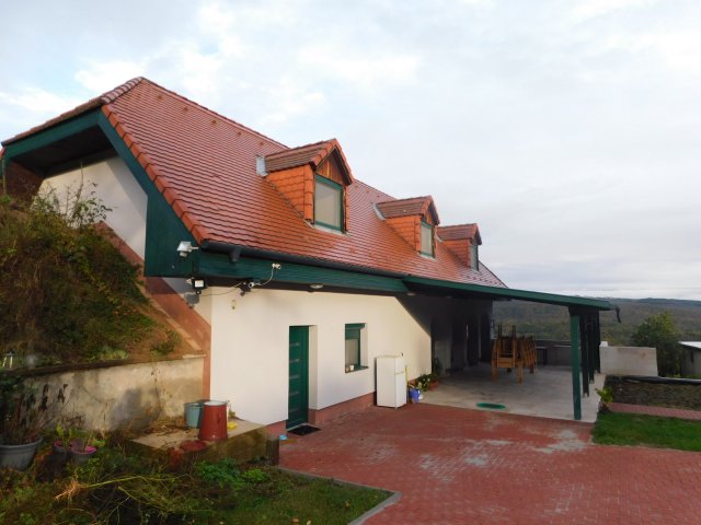 Eladó családi ház, Cserszegtomajon 155 M Ft, 4+1 szobás