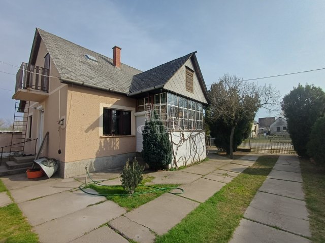 Eladó családi ház, Érsekcsanádon 33 M Ft, 3 szobás