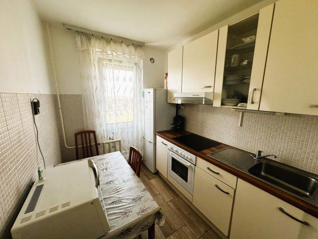 Eladó panellakás, Pécsett 39.99 M Ft, 1+1 szobás