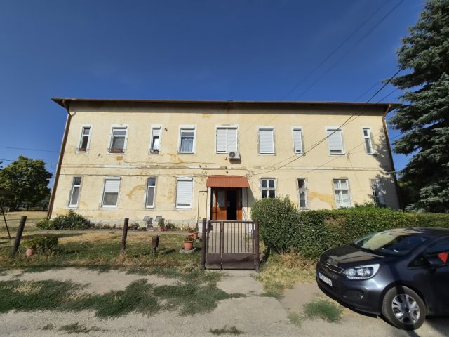 Eladó téglalakás, Ácson 25 M Ft, 3 szobás