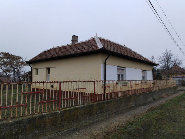 Eladó családi ház, Szászbereken 18 M Ft, 2 szobás