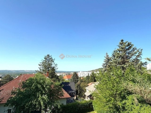 Eladó családi ház, Pécsett 204.9 M Ft, 5 szobás
