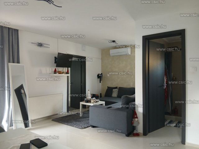 Eladó családi ház, Dunakeszin 64.9 M Ft, 2 szobás