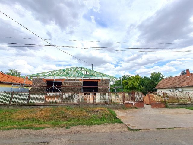 Eladó családi ház, Abonyban 74.9 M Ft, 3 szobás