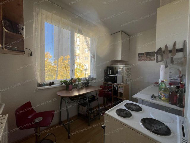 Eladó panellakás, Tatabányán 52.5 M Ft, 4 szobás