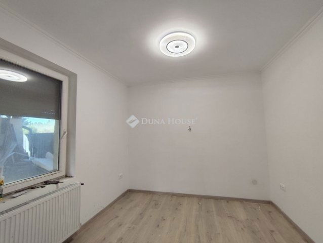 Eladó családi ház, Ócsán 93.9 M Ft, 6 szobás