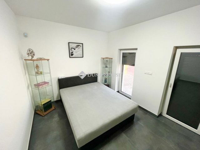 Eladó családi ház, Kőszárhegyen 134.99 M Ft, 5 szobás