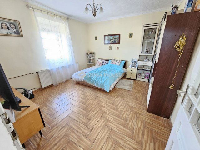 Eladó családi ház, Enyingen 24.5 M Ft, 2 szobás