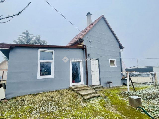 Eladó nyaraló, Szabadbattyánban 27.5 M Ft, 2 szobás