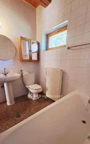 Eladó családi ház, Balatonakarattyán 180 M Ft, 3 szobás