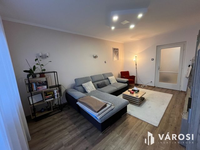 Eladó panellakás, Debrecenben 62.99 M Ft, 3 szobás