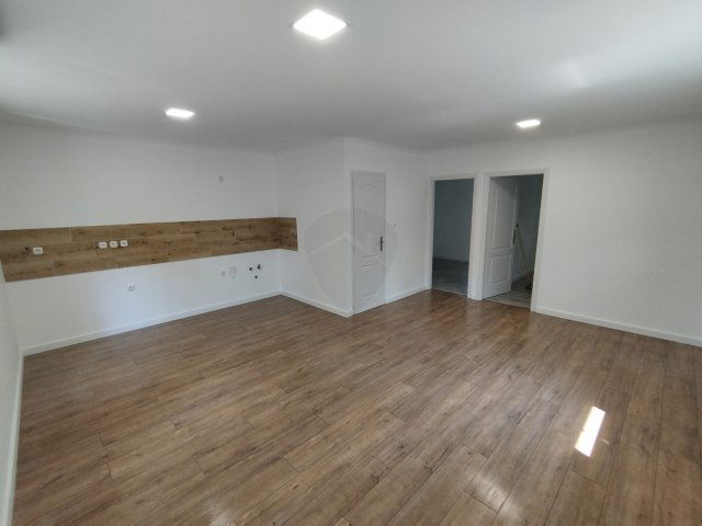 Eladó családi ház, Hatvanban 29.99 M Ft, 2 szobás