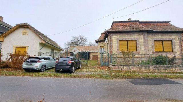 Eladó családi ház, Galgahévízen 188 M Ft, 4 szobás