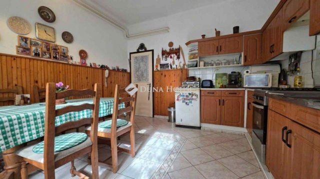 Eladó családi ház, Szombathelyen 75.99 M Ft, 5 szobás