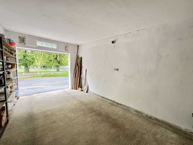 Eladó garázs, Zalaegerszegen, Déryné utcában 7.6 M Ft