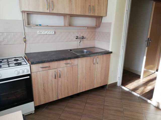 Kiadó téglalakás, albérlet, Szolnokon 125 E Ft / hó, 2 szobás