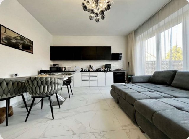 Eladó téglalakás, Pécsett, Szigeti úton 66.9 M Ft, 2 szobás