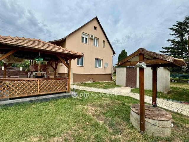 Eladó családi ház, Ráckeresztúron 94.99 M Ft, 4 szobás