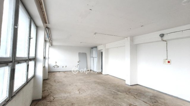 Eladó ipari ingatlan, Dunaújvárosban 60 M Ft