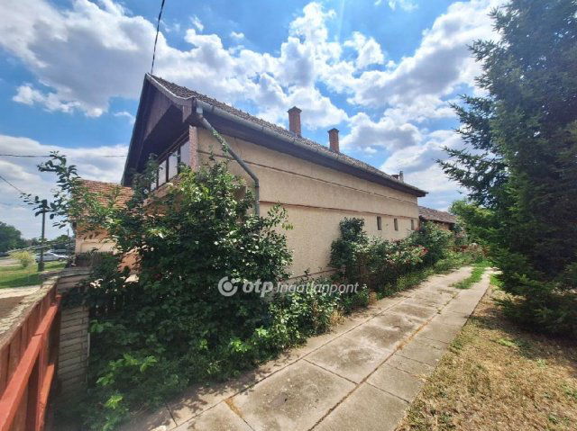 Eladó családi ház, Túrkevén 32.5 M Ft, 3 szobás