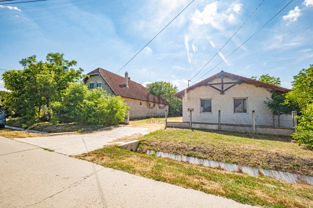 Eladó családi ház, Sárpilisen 16 M Ft, 2 szobás