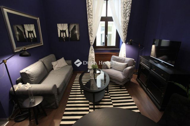 Eladó téglalakás, V. kerületben, Petőfi Sándor utcában