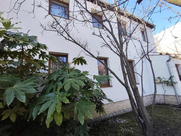 Eladó téglalakás, Győrött 109.99 M Ft, 3 szobás