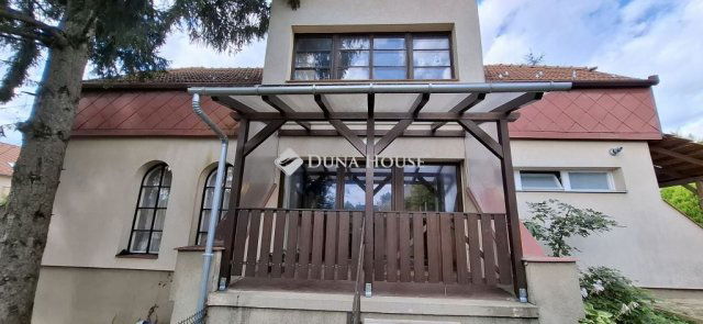 Eladó családi ház, Pécsett 110 M Ft, 2+2 szobás