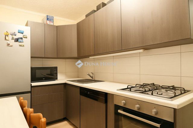 Eladó panellakás, Debrecenben 56.5 M Ft, 3 szobás