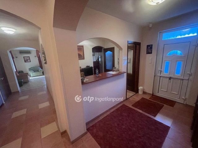 Eladó mezogazdasagi ingatlan, Szatymazon 232 M Ft, 9 szobás