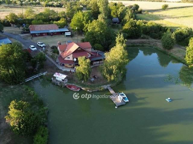 Eladó nyaraló, Bakonyán 300 M Ft, 5 szobás