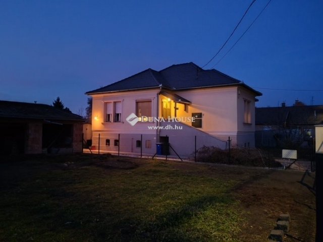 Eladó családi ház, Cegléden 79.9 M Ft, 3 szobás
