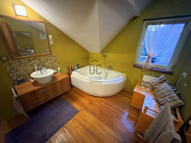 Eladó téglalakás, Budapesten, IV. kerületben 149 M Ft, 7 szobás